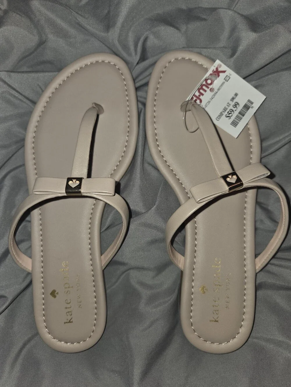NWT- kate spade Pinkish Cream Leather Thong Sandals With Bow Accent Size: 7